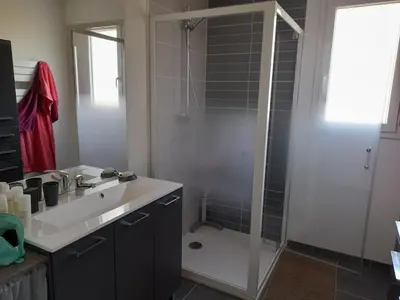 Salle de bains dans l'établissement CHEZ VIVIANE