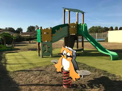 Aire de jeux pour enfants de l'établissement Villa in Les Forges with Golf & Pool Access