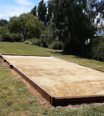 Jardin de l'établissement Maison indépendante sur grand terrain clos