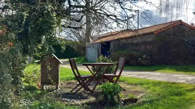 Jardin de l'établissement Chambres et gîte dans un lieu calme et champêtre Gourgé Les Grippeaux proche Parthenay