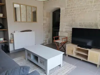 Télévision ou salle de divertissement dans l'établissement Jolie maison de ville avec un extérieur au calme - Les Dragons de la Chamoiserie NIORT