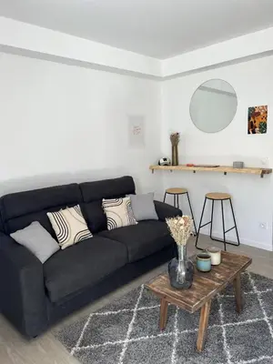 Coin salon dans l'établissement Appartement situé en plein coeur du centre-ville