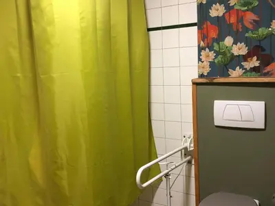 Salle de bains dans l'établissement Gîte écoresponsable avec 4 chambres, terrasse et activités, proche LPO, chauffage au sol - FR-1-426-486