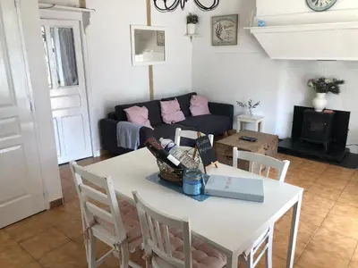 Coin salon dans l'établissement Gîte des Lavandes