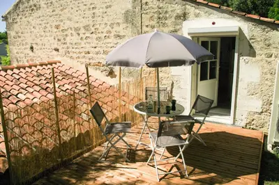 Terrasse ou espace extérieur de l'établissement ENTRE PIERRE ET BOIS