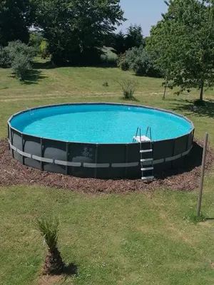 Piscine de l'établissement Pays de Joie - Gite-Loft Le Piano ou située à proximité