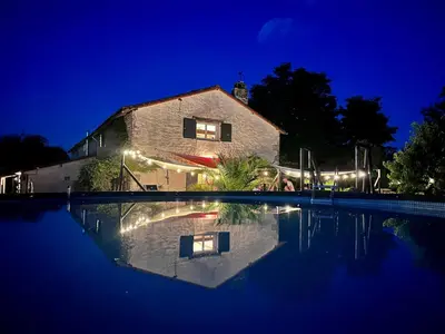 Piscine de l'établissement Pays de Joie - Gite-Loft Le Piano ou située à proximité