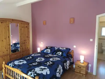 Un ou plusieurs lits dans un hébergement de l'établissement Gîte climatisé les hirondelles