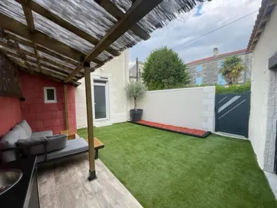 Jardin de l'établissement - Le Nuage - Unique, espace Spa privatif et jardin avec plancha et salon privatif, stationnement public gratuit