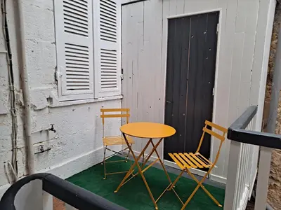 Plan de l'établissement studio cosy meublé, terrasse et patio pour vélo
