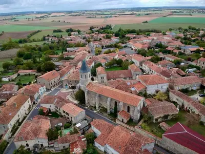 Vue panoramique sur l'établissement Maison Dix Tusson