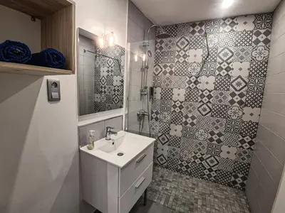 Salle de bains dans l'établissement Appart Saint Cyprien + Parking privatif