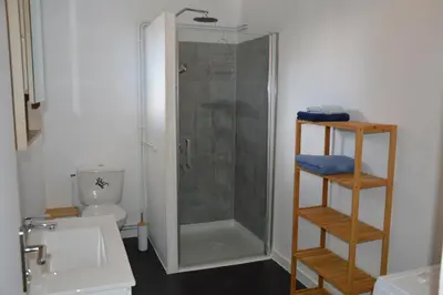 Salle de bains dans l'établissement La Roche Cantin
