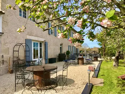 Jardin de l'établissement Le Relais D'Aulnay