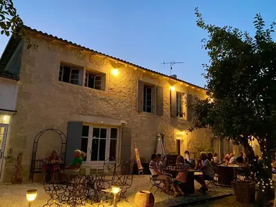 Restaurant ou autre lieu de restauration dans l'établissement Le Relais D'Aulnay