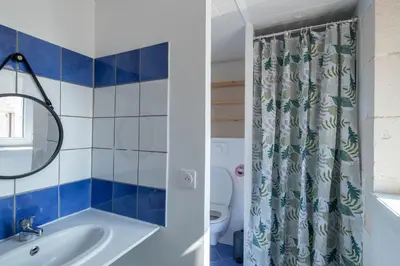 Salle de bains dans l'établissement Maison de ville en plein centre avec terrasse