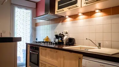 Cuisine ou kitchenette dans l'établissement L'Intemporel - Appartement T3 avec jardinet