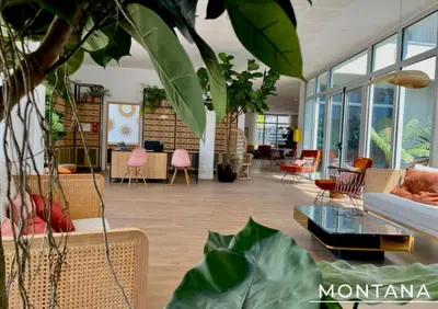 Restaurant ou autre lieu de restauration dans l'établissement Résidence Services Senior Montana