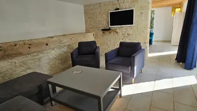 Télévision ou salle de divertissement dans l'établissement Gîte familial de 5 personnes