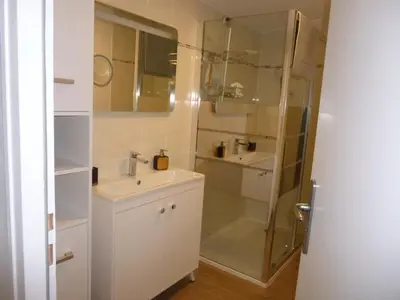 Salle de bains dans l'établissement LES RIVES DE LA DIVE les chambres 123 coaching