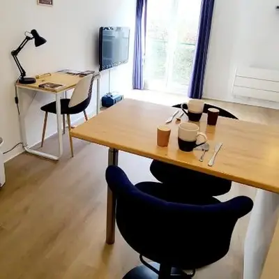 Grand Studio neuf Parking Privatif 3 minutes Gare au calme