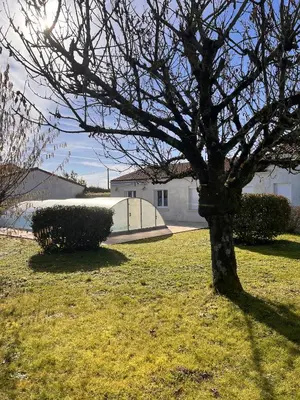Jardin de l'établissement Villa accueillante à Saint-Froult avec piscine privéeB