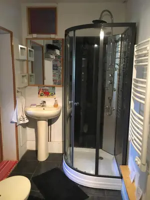 Salle de bains dans l'établissement Boutonne Rouge Gite