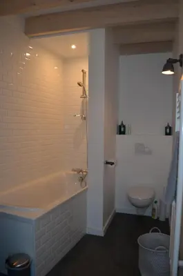 Salle de bains dans l'établissement La Garenne Saint Germain