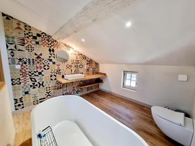 Salle de bains dans l'établissement Maison très agréable et calme avec terrasse en centre ville