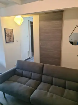 Coin salon dans l'établissement Logement entier situé à Taponnat Fleurignac.