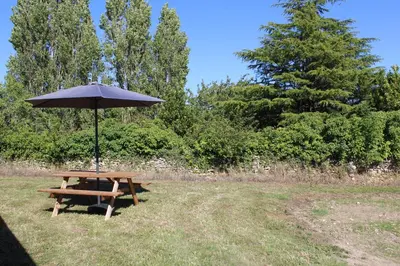 Jardin de l'établissement Gîte Rose, Séjour détente et bien être en famille avec jacuzzi