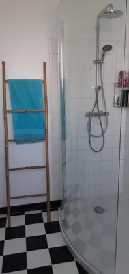 Salle de bains dans l'établissement Villa Louna
