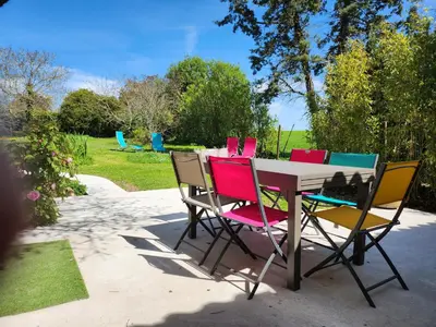 Jardin de l'établissement Maison chaleureuse et familiale.