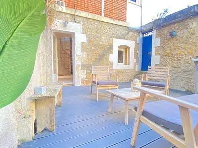 Balcon ou terrasse dans l'établissement - Le Lys - Magnifique maisonnette avec terrasse