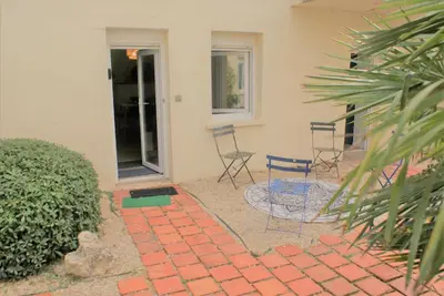 Terrasse ou espace extérieur de l'établissement Le coquet de Rompsay Paisible & Moderne