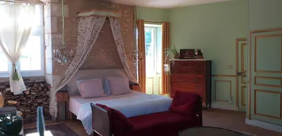 Un ou plusieurs lits dans un hébergement de l'établissement Chambre Louis XVI au Château de Champagne-Mouton