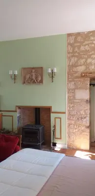 Un ou plusieurs lits dans un hébergement de l'établissement Chambre Louis XVI au Château de Champagne-Mouton