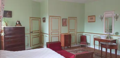 Un ou plusieurs lits dans un hébergement de l'établissement Chambre Louis XVI au Château de Champagne-Mouton