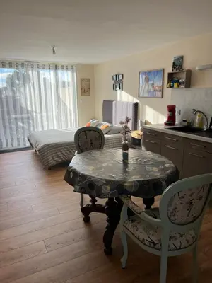 Coin salon dans l'établissement Studio pour 2 personnes à Tonnay Charente