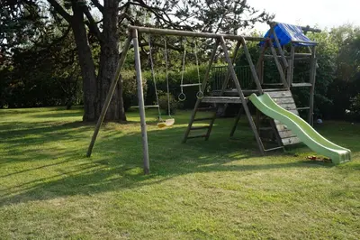 Aire de jeux pour enfants de l'établissement Les Chambres de Moulière