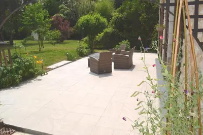 Jardin de l'établissement Les Bruyeres B&B
