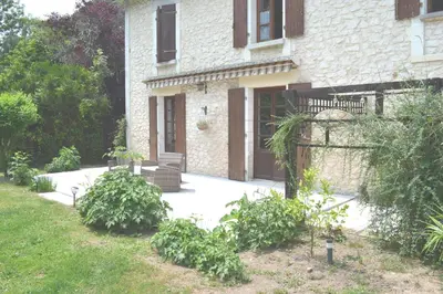 Jardin de l'établissement Les Bruyeres B&B