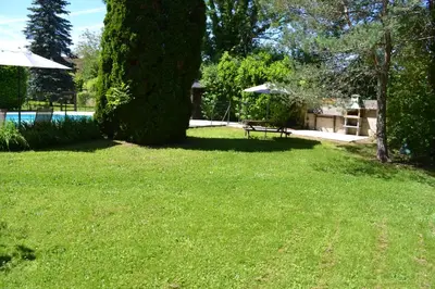 Jardin de l'établissement Les Bruyeres B&B
