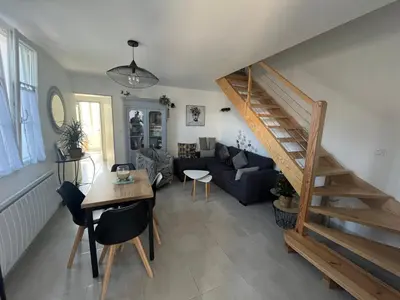 Coin salon dans l'établissement Maison chaleureuse avec terrasse privative proche de la gare et du centre-ville