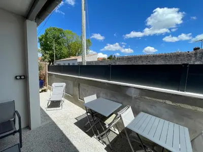 Balcon ou terrasse dans l'établissement Maison chaleureuse avec terrasse privative proche de la gare et du centre-ville