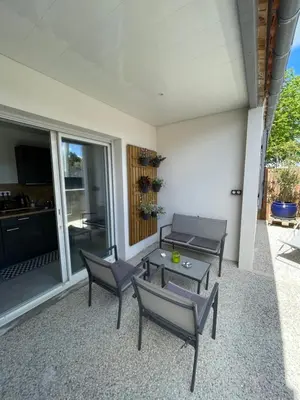 Balcon ou terrasse dans l'établissement Maison chaleureuse avec terrasse privative proche de la gare et du centre-ville