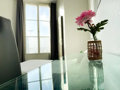 Télévision ou salle de divertissement dans l'établissement Colette Hôtel