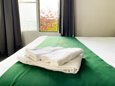 Un ou plusieurs lits dans un hébergement de l'établissement Colette Hôtel