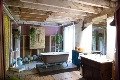 Coin salon dans l'établissement La minoterie : maison atypique d'hôte et de séminaires, 20min de La Rochelle