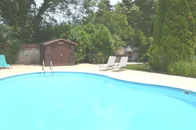 Piscine de l'établissement Les Bruyeres Gite ou située à proximité